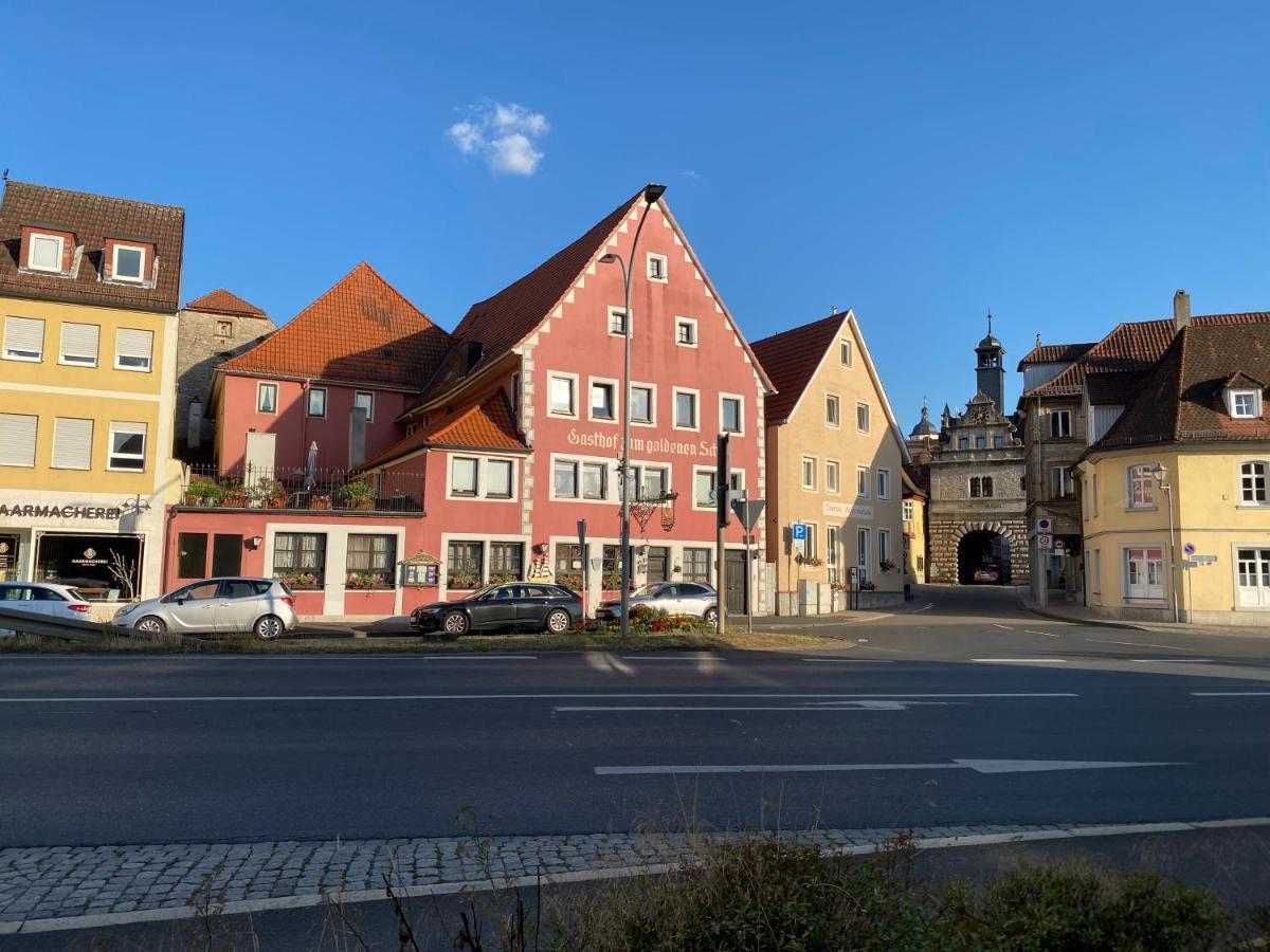 Gasthof Zum Goldenen Schiff - Lehm, Stil & Altstadtflair มาร์คท์ไบรท์ ภายนอก รูปภาพ