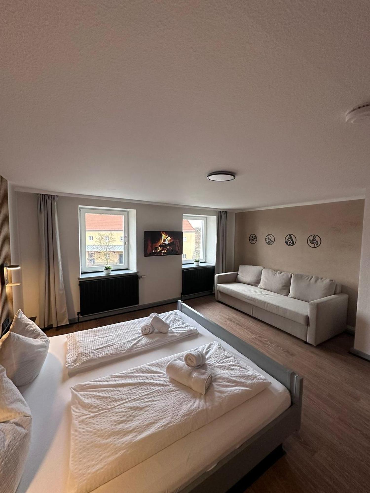 Gasthof Zum Goldenen Schiff - Lehm, Stil & Altstadtflair มาร์คท์ไบรท์ ภายนอก รูปภาพ
