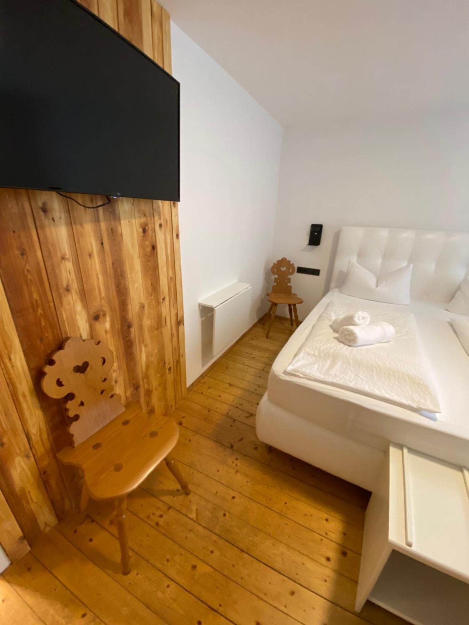 Gasthof Zum Goldenen Schiff - Lehm, Stil & Altstadtflair มาร์คท์ไบรท์ ภายนอก รูปภาพ