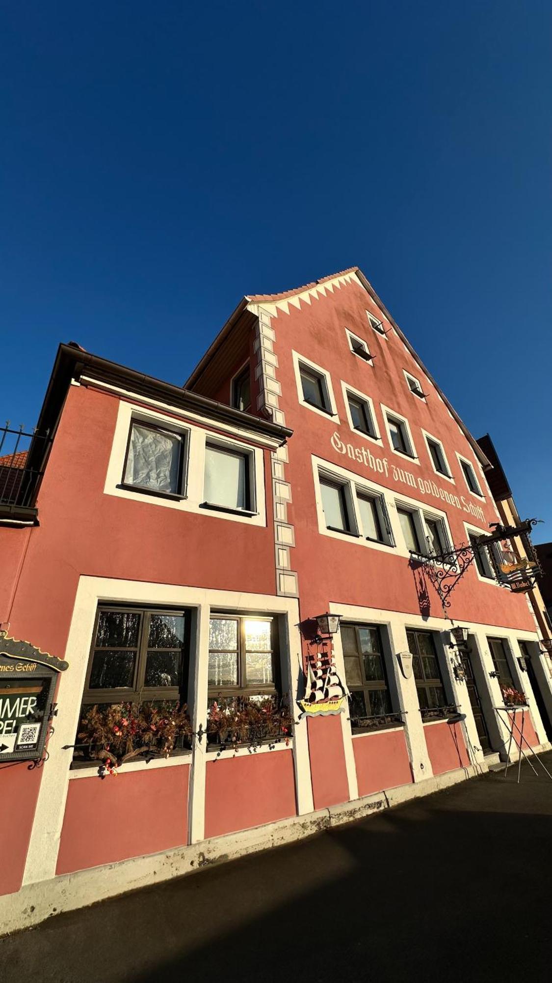 Gasthof Zum Goldenen Schiff - Lehm, Stil & Altstadtflair มาร์คท์ไบรท์ ภายนอก รูปภาพ